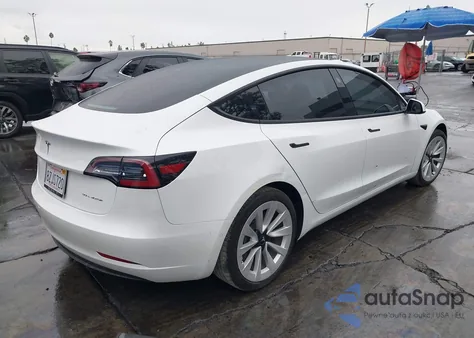 2022 Tesla Model 3 Long Range Dual Motor All-Wheel Drive z USA, uszkodzony, nr VIN 5YJ3E1EB6NF137256